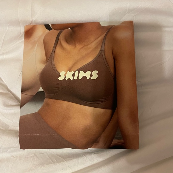 SKIMS SHAPING BRALETTE - Picture 2 of 3